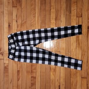 SUPER SOFT Black & White plaid leggings
